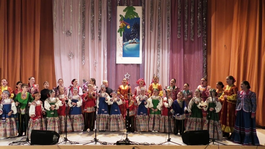 Выступление хора народного пения на праздничном концерте отделения