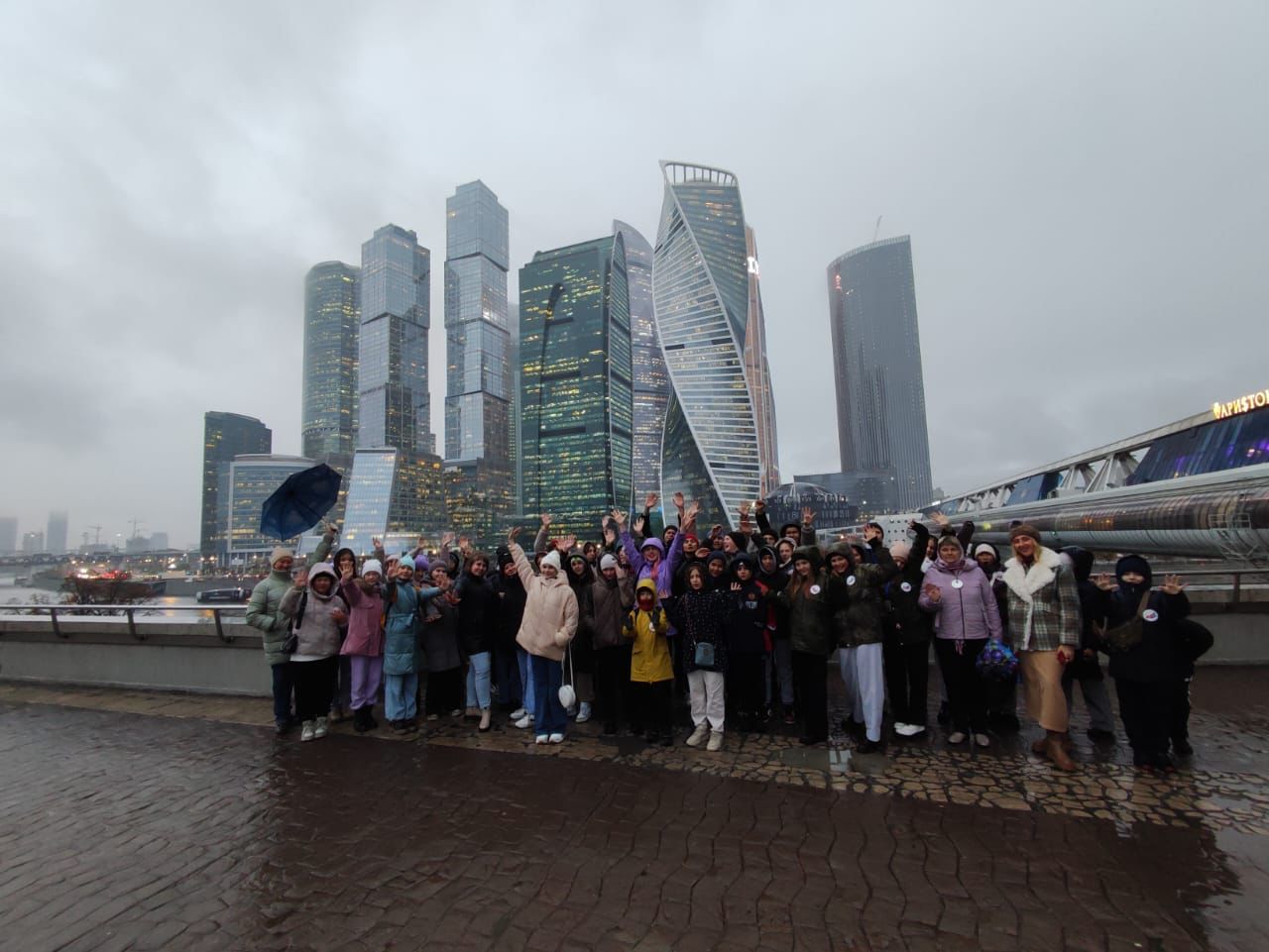 Общее фото на фоне Москва-Сити