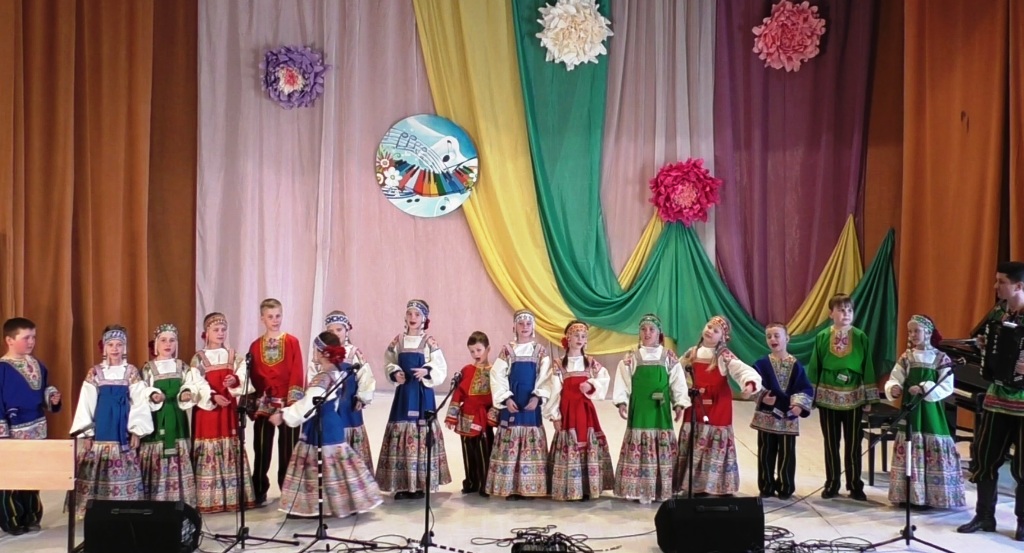 Выступление детского ансамбля хорового народного пения на концерте "Весеннее настроение"